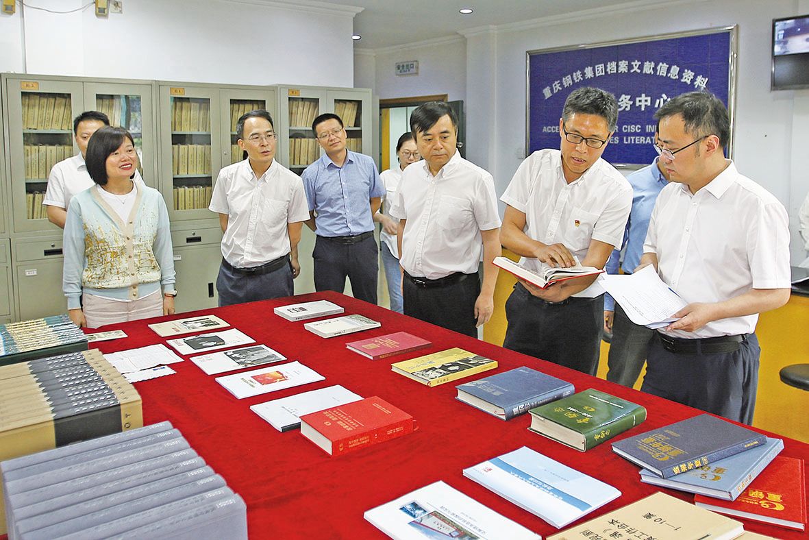 头条：5月30日，市委办公厅副主任、市档案局局长李维率队来到尊龙凯时集团档案馆调研。记者 沙凌云 摄ffb9e708 De60 43a8 8031 7f927415c298